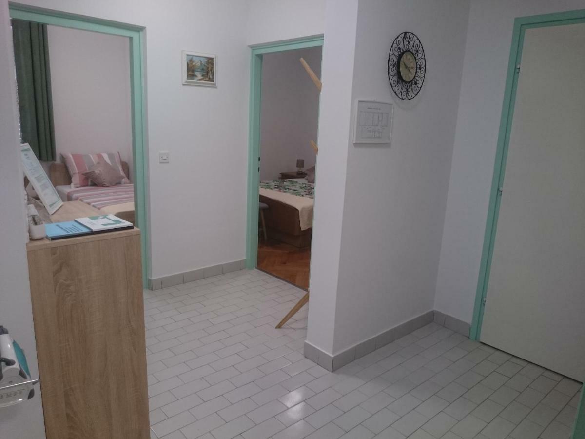 Appartamento Apartman Sanja Rovigno Esterno foto