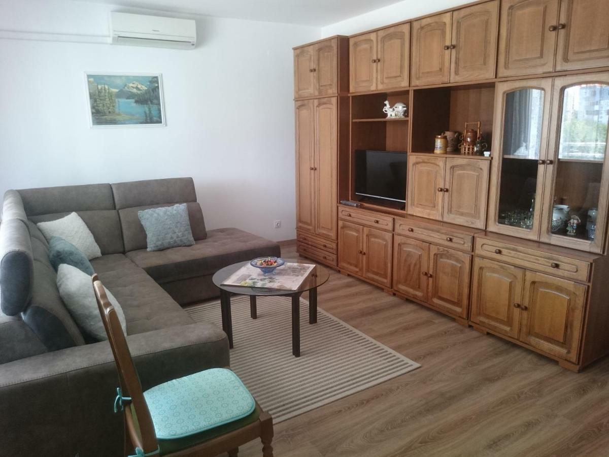 Appartamento Apartman Sanja Rovigno Esterno foto