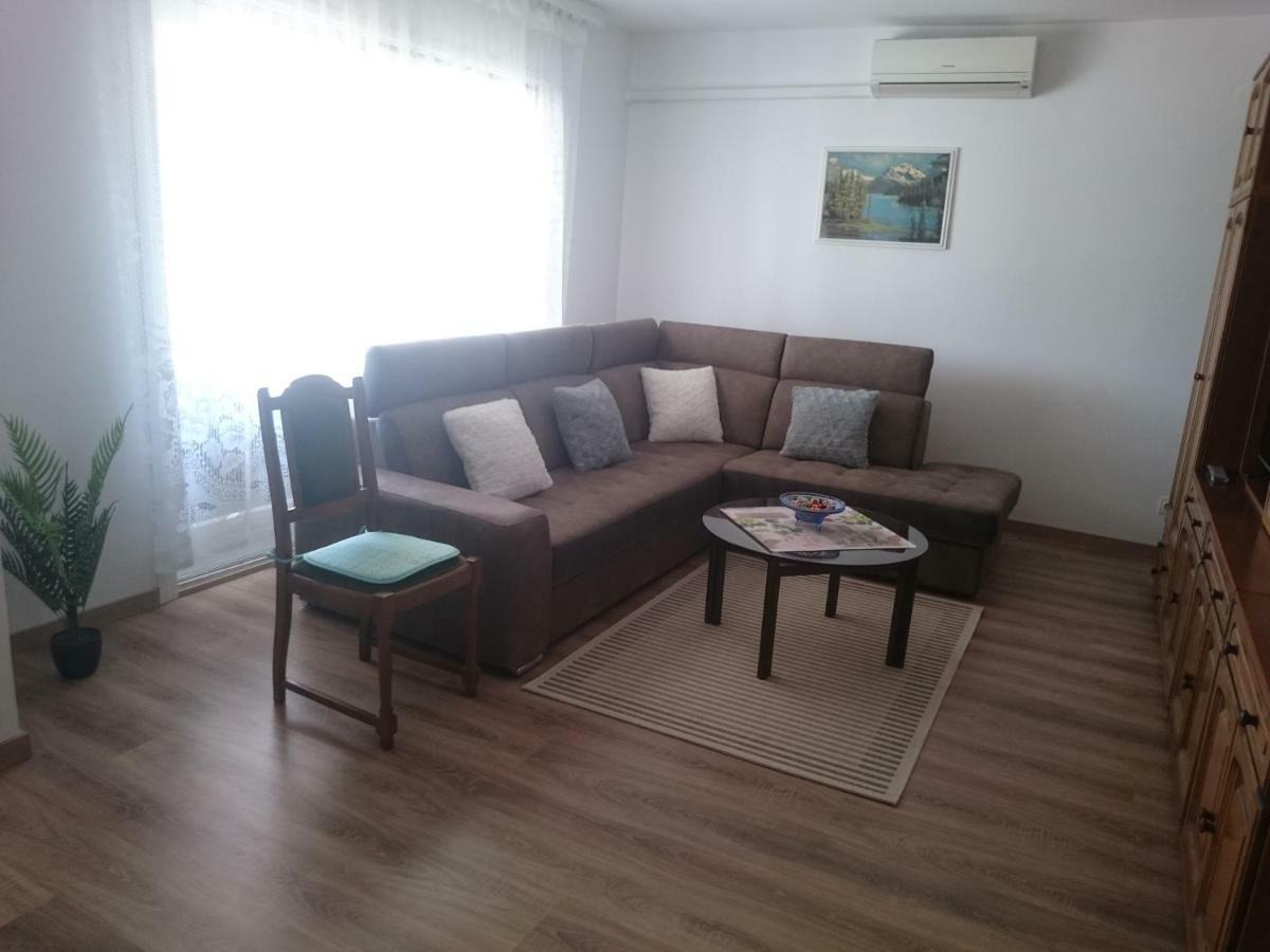 Appartamento Apartman Sanja Rovigno Esterno foto