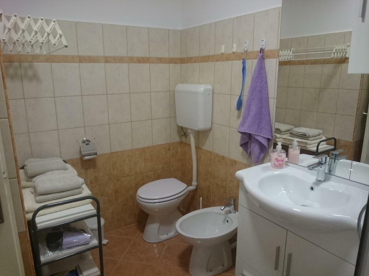 Appartamento Apartman Sanja Rovigno Esterno foto