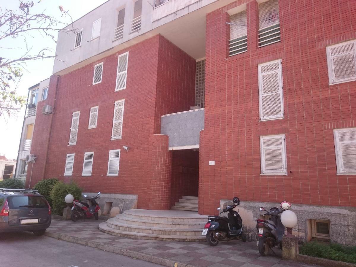 Appartamento Apartman Sanja Rovigno Esterno foto