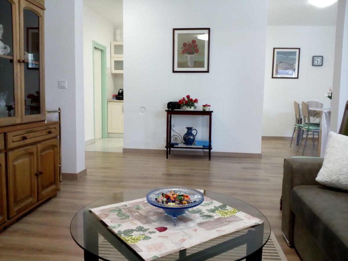 Appartamento Apartman Sanja Rovigno Esterno foto