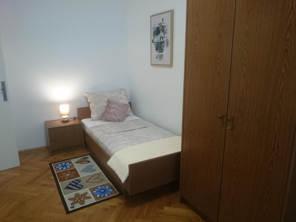 Appartamento Apartman Sanja Rovigno Esterno foto