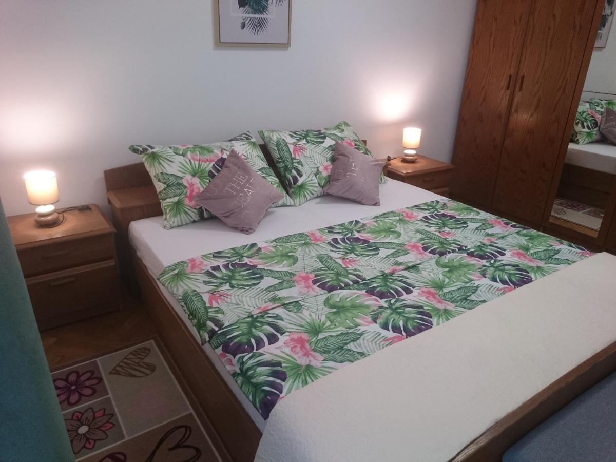 Appartamento Apartman Sanja Rovigno Esterno foto