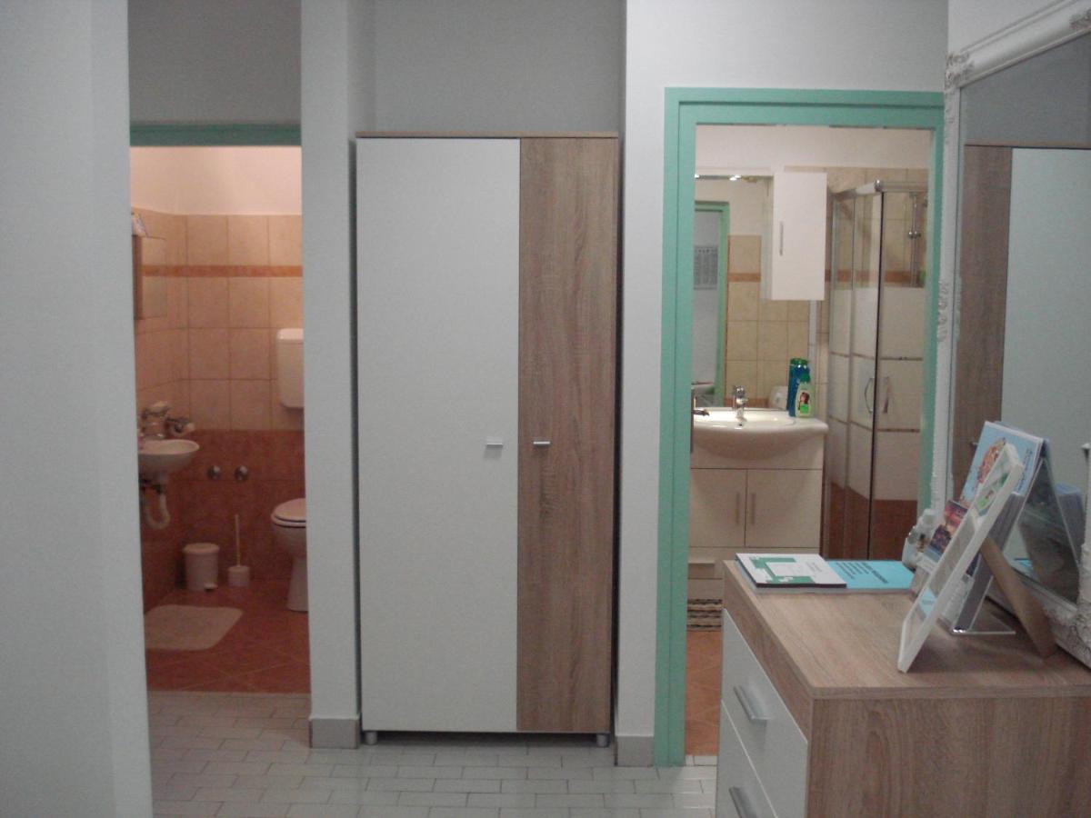 Appartamento Apartman Sanja Rovigno Esterno foto