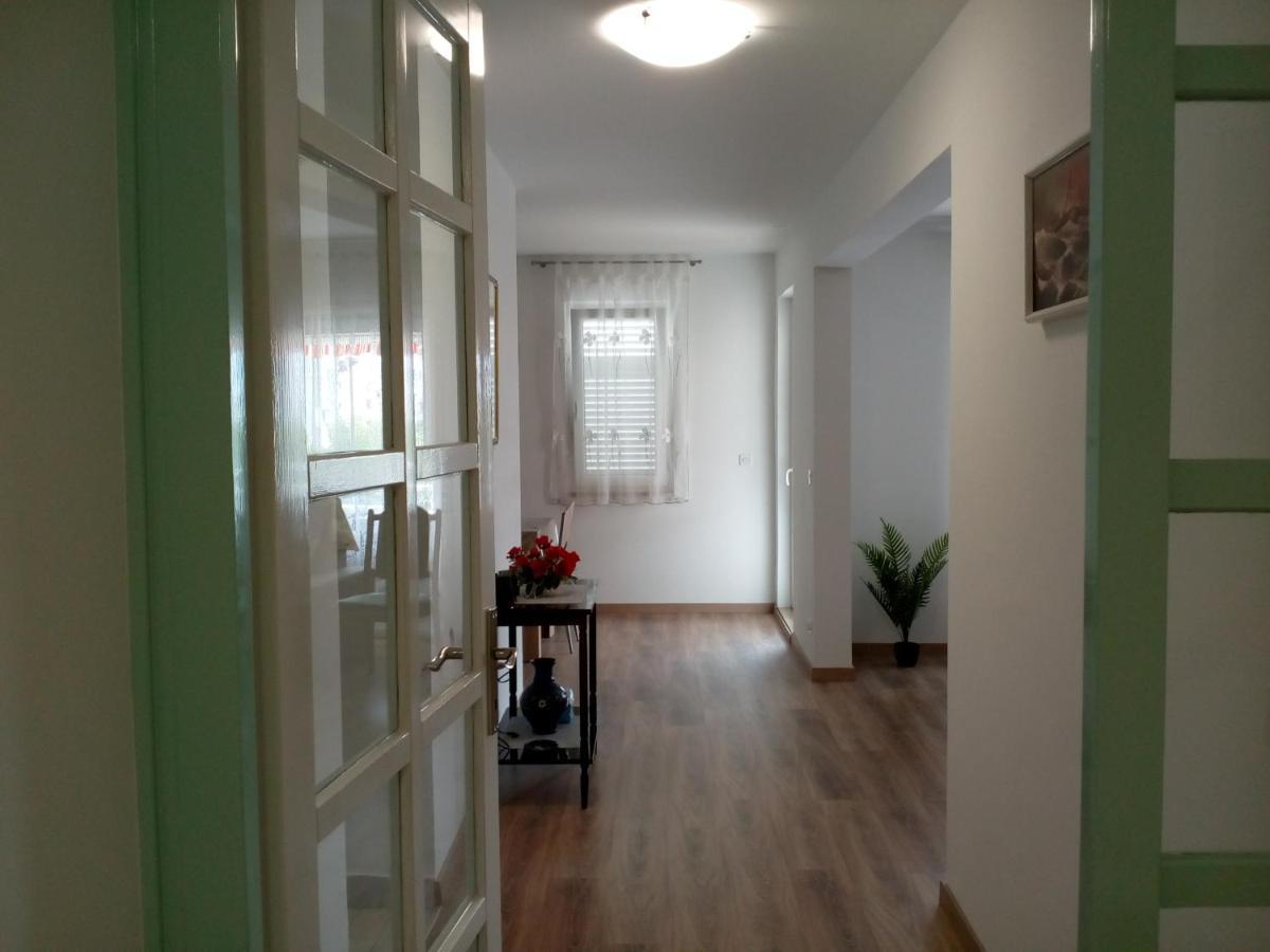 Appartamento Apartman Sanja Rovigno Esterno foto