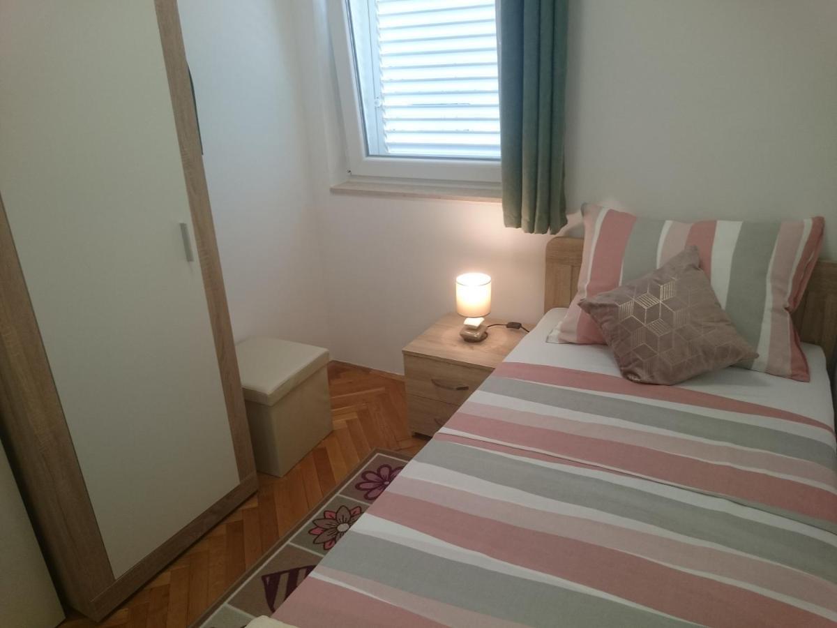 Appartamento Apartman Sanja Rovigno Esterno foto