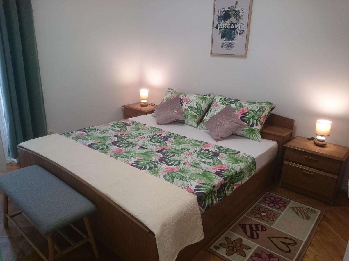 Appartamento Apartman Sanja Rovigno Esterno foto